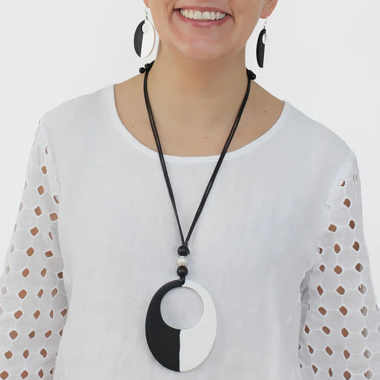 SYLCA DESIGNS OVAL VICTORIA BLACK & WHITE NECKLACE