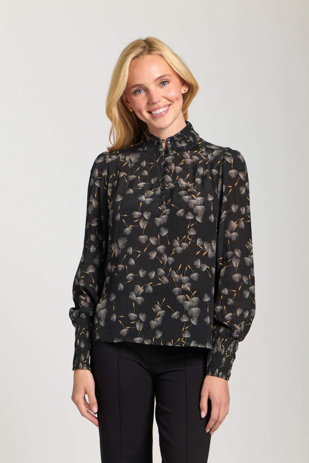 AP NY PUFF-SLEEVE BLOUSE W/ RUCHING - BLACK