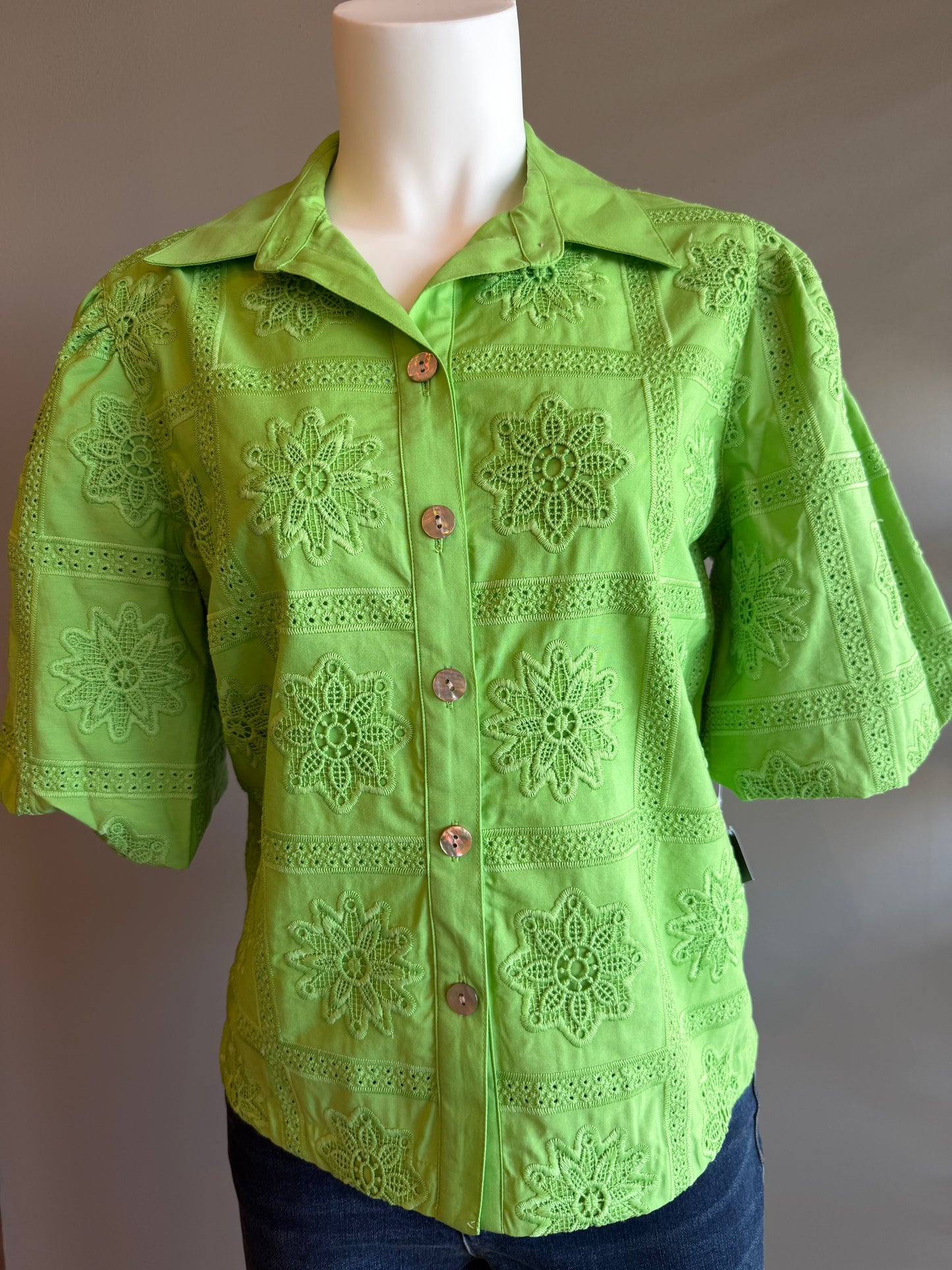 SALE JOHN MARK WINDOWPANE EYELET TOP - GREEN