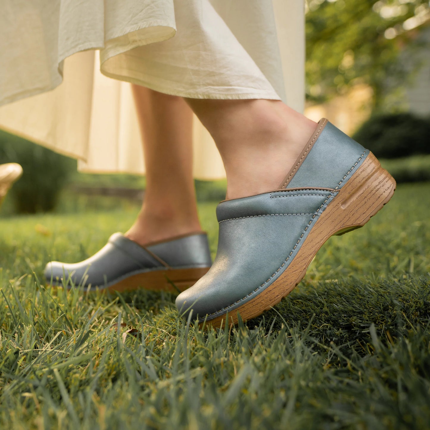 DANSKO PROFESSIONAL CLOG - METALLIC BLUE