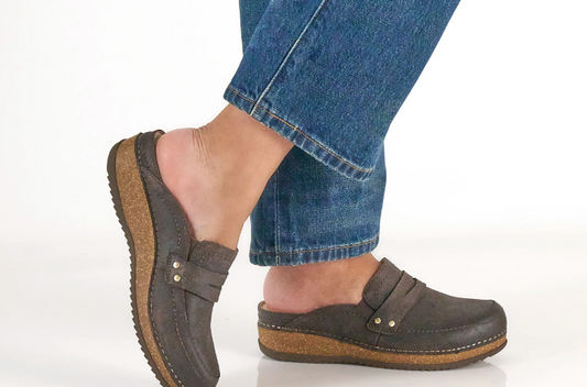 DANSKO MAGGY CLOG - CHOCOLATE