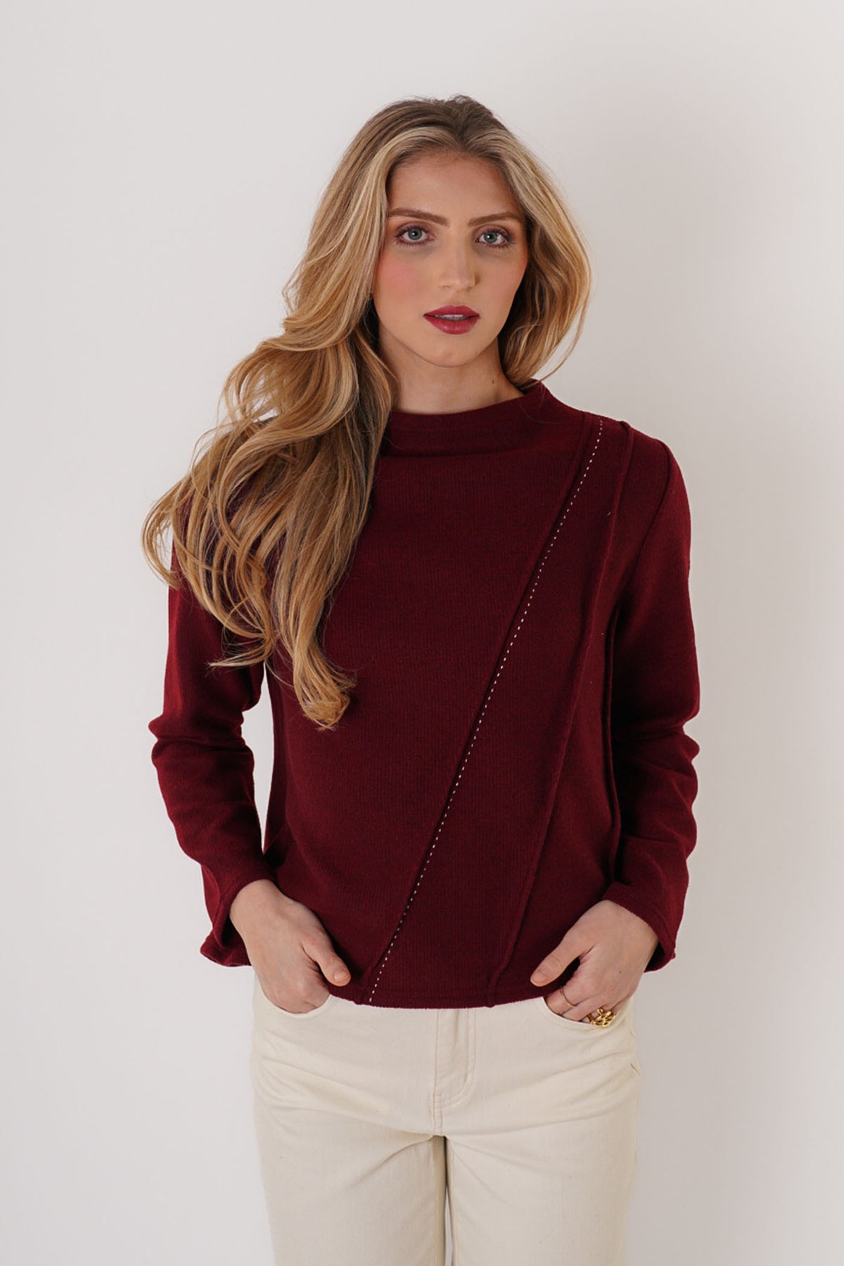 TRISHA TYLER SWEATER WITH  STITCH DETAIL - BURGUNDY